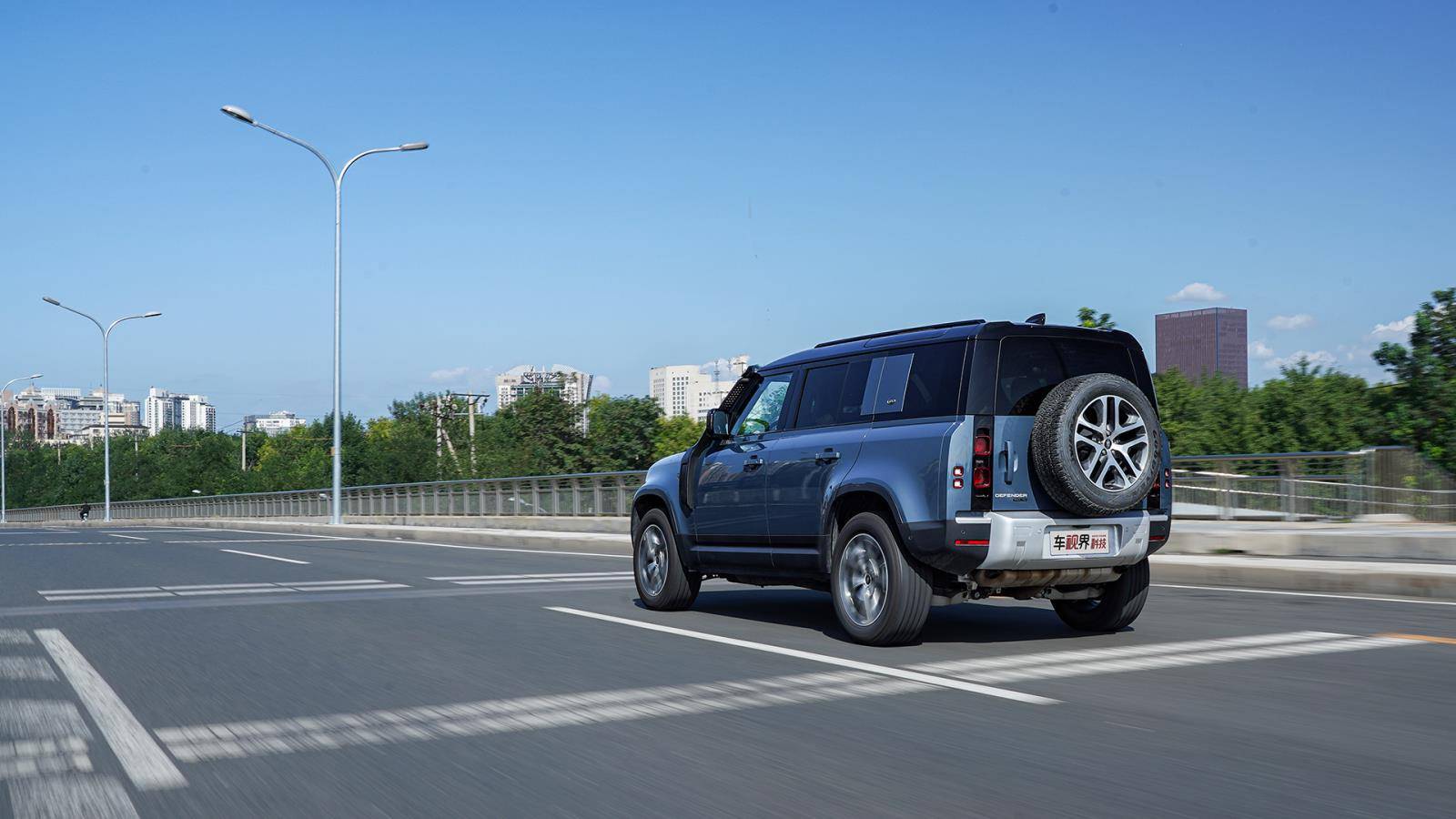 试驾路虎卫士110,成年人的"大玩具"!-新浪汽车