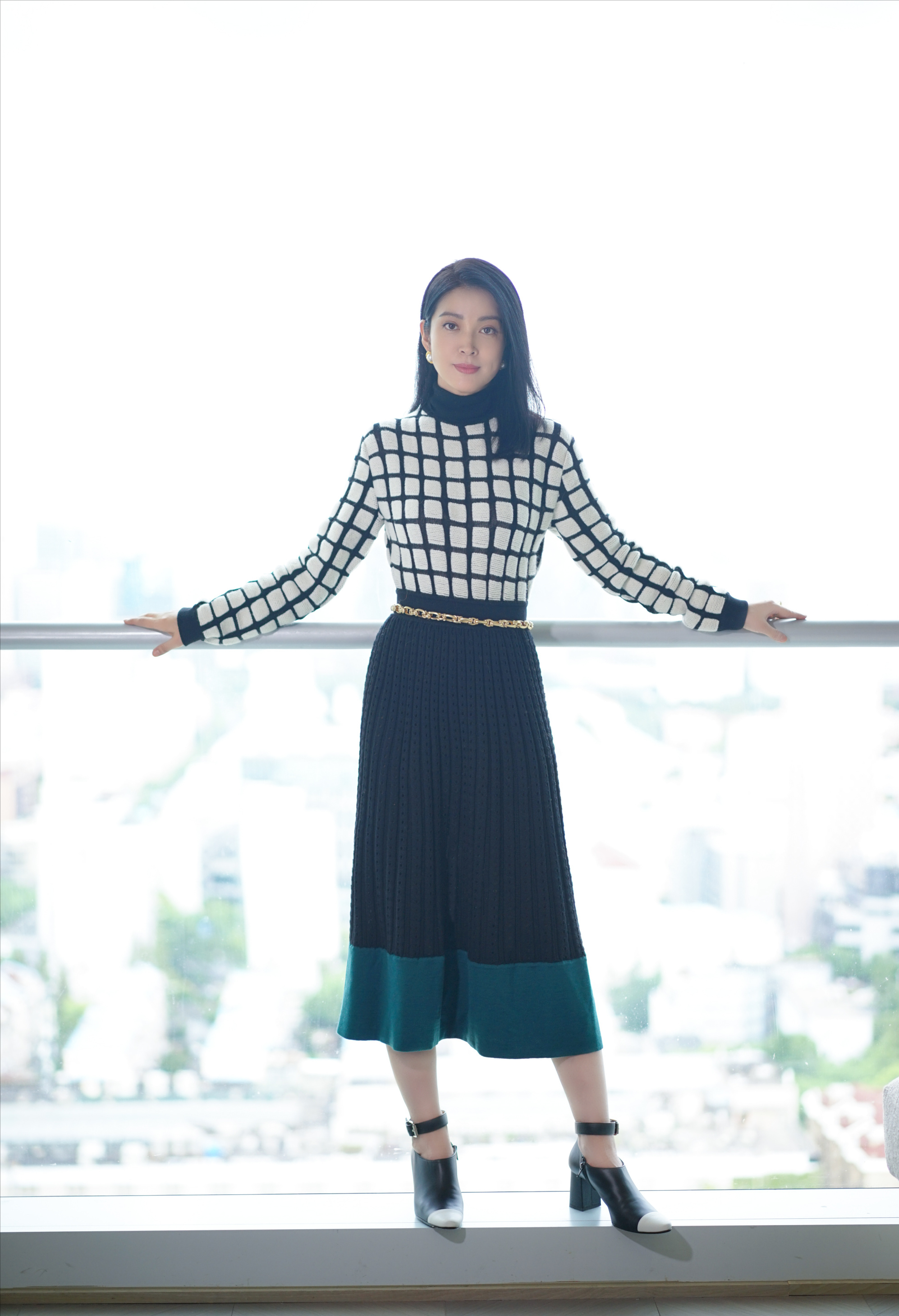 李冰冰姐妹罕见合体,李雪穿短裙暴露身材短板,霸气姐姐变小跟班|李冰