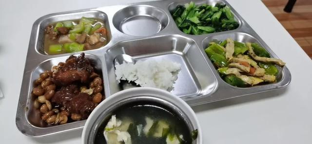 午餐2元！早餐1元！公务员的食堂到底有多好？看完我羡慕了！休闲区蓝鸢梦想 - Www.slyday.coM