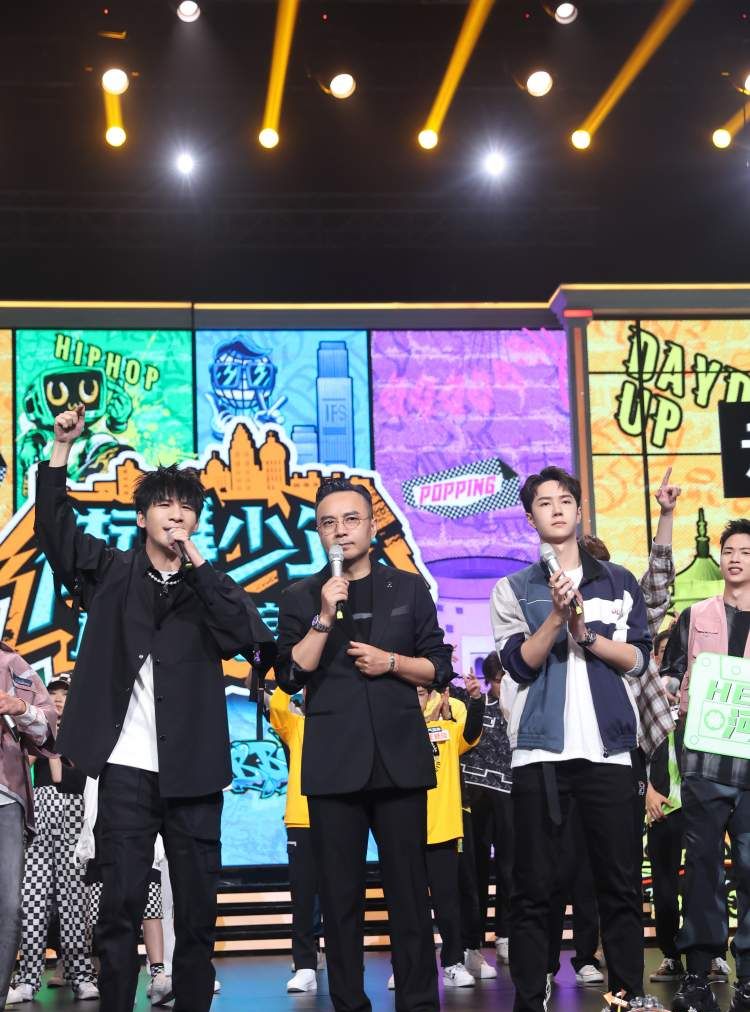 天天向上上演城市友谊赛王一博为街舞少年喝彩