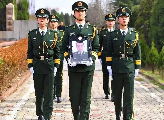 心怀军人梦,90后学霸拒绝清华参军入伍,舍身救友后被追记一等功休闲区蓝鸢梦想 - Www.slyday.coM 心怀军人梦,90后学霸拒绝清华参军入伍,舍身救友后被追记一等功休闲区蓝鸢梦想 - Www.slyday.coM