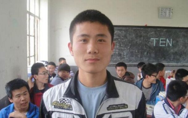 心怀军人梦,90后学霸拒绝清华参军入伍,舍身救友后被追记一等功休闲区蓝鸢梦想 - Www.slyday.coM 心怀军人梦,90后学霸拒绝清华参军入伍,舍身救友后被追记一等功休闲区蓝鸢梦想 - Www.slyday.coM