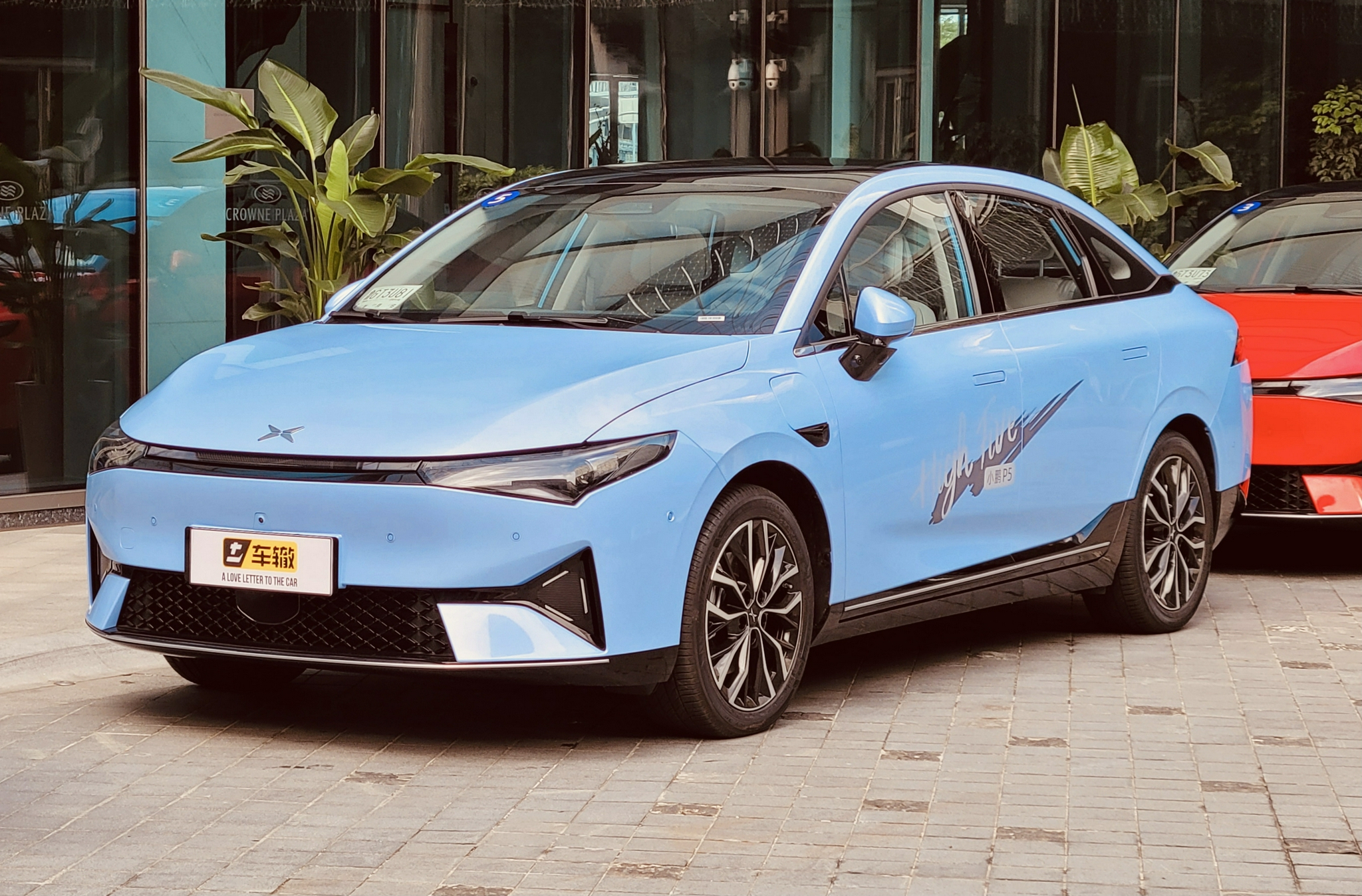 这是关于小鹏P5的一手试驾体验，手撕对手的底气够吗？休闲区蓝鸢梦想 - Www.slyday.coM