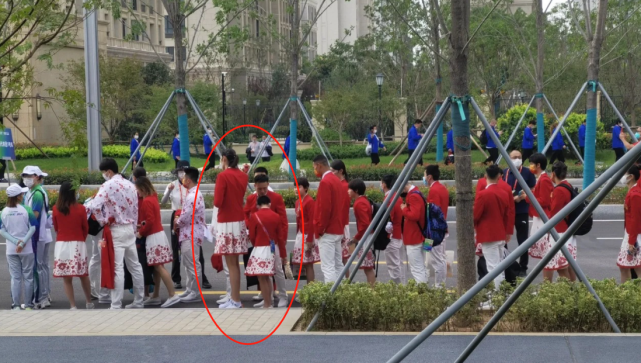 梦幻同框!朱婷全红婵身高差引热议,开幕式一细节:央视偏爱她们休闲区蓝鸢梦想 - Www.slyday.coM 梦幻同框!朱婷全红婵身高差引热议,开幕式一细节:央视偏爱她们休闲区蓝鸢梦想 - Www.slyday.coM