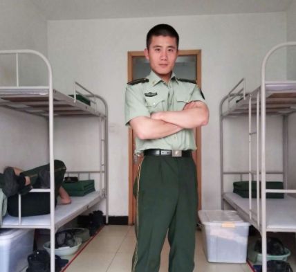 心怀军人梦,90后学霸拒绝清华参军入伍,舍身救友后被追记一等功休闲区蓝鸢梦想 - Www.slyday.coM 心怀军人梦,90后学霸拒绝清华参军入伍,舍身救友后被追记一等功休闲区蓝鸢梦想 - Www.slyday.coM