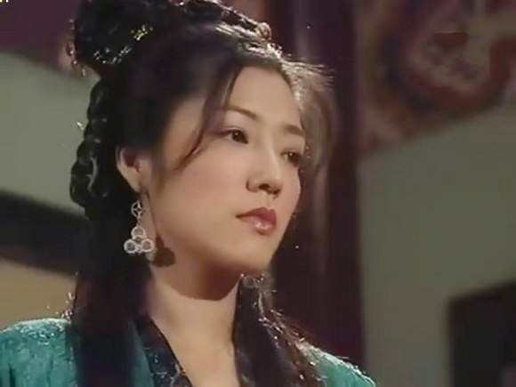 53岁关宝慧至今单身与黄日华聚会被喊话在一起感觉两人很般配