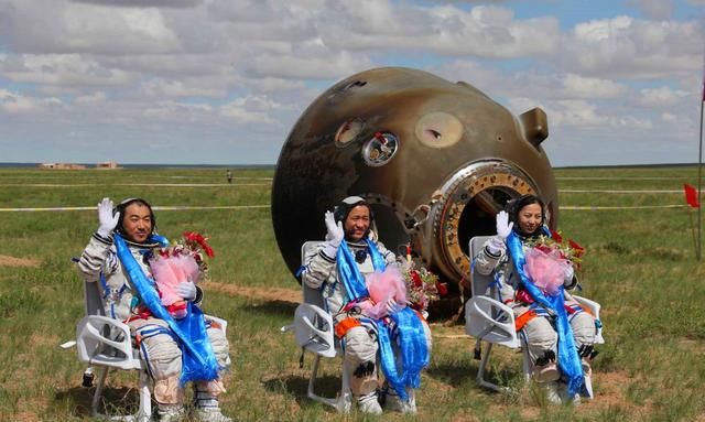 航天员返回地球后,为什么都站不起来,要坐在轮椅上?牺牲太大了休闲区蓝鸢梦想 - Www.slyday.coM