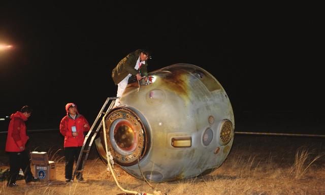 航天员返回地球后,为什么都站不起来,要坐在轮椅上?牺牲太大了休闲区蓝鸢梦想 - Www.slyday.coM