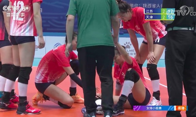 李盈莹又垫脚了龚翔宇险些受伤张常宁挽救6个赛点后哭了