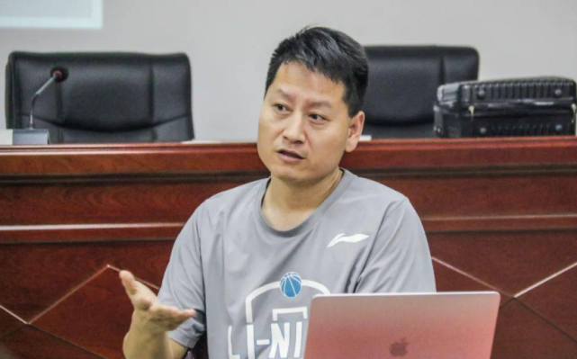 男篮国家队主帅被挖墙脚,广东宏远最大功臣或离队,恐无缘四连冠休闲区蓝鸢梦想 - Www.slyday.coM 男篮国家队主帅被挖墙脚,广东宏远最大功臣或离队,恐无缘四连冠休闲区蓝鸢梦想 - Www.slyday.coM