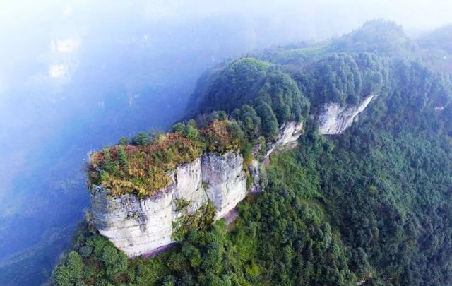 古佛台山人文古蹟,尚存古佛台山北寨和古佛台山南寨,北寨溶洞可容五六