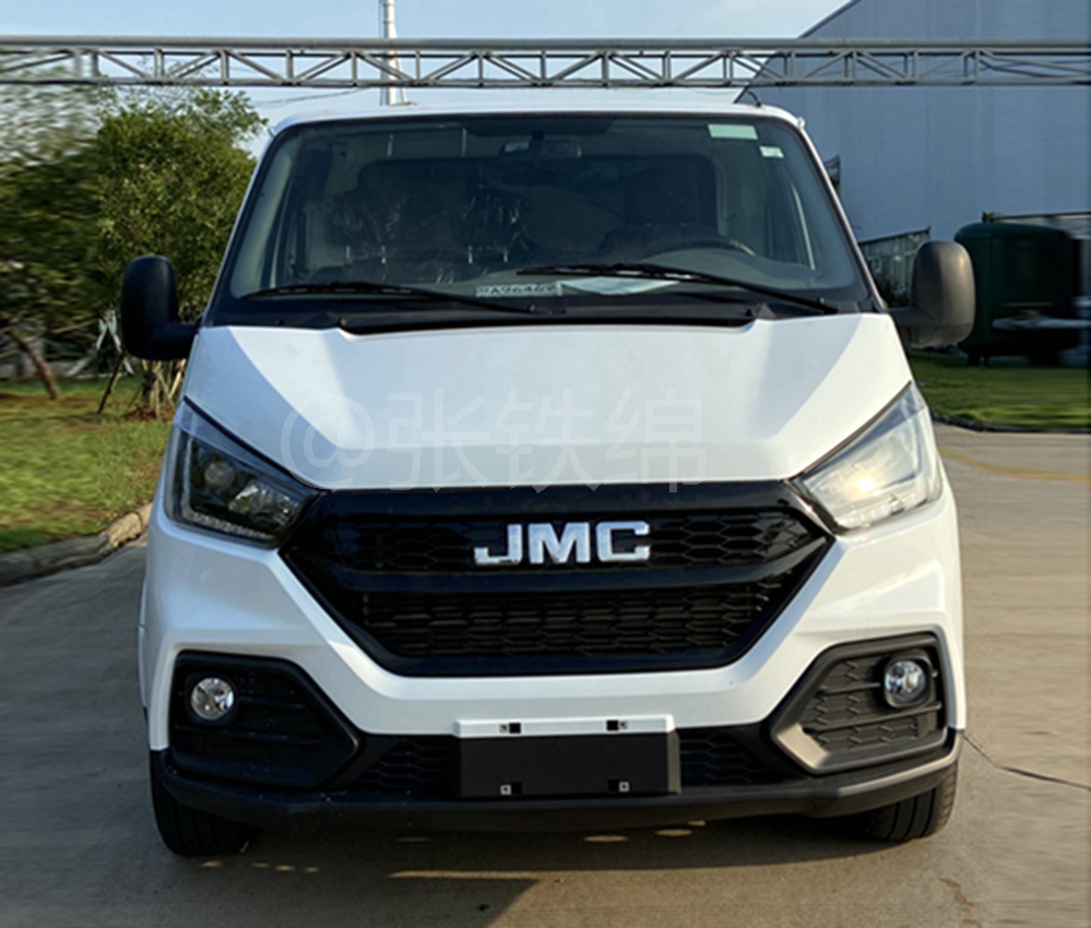 新款江铃特顺曝光,外观很霸气,车高不到2米,能下地库,后掀门