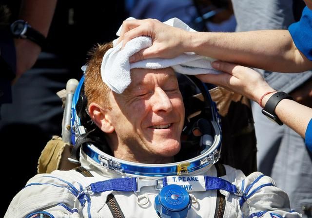 航天员返回地球后,为什么都站不起来,要坐在轮椅上?牺牲太大了休闲区蓝鸢梦想 - Www.slyday.coM