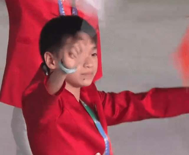 全红婵太可爱！镜头给足8秒特写，穿裙子成淑女，人气比朱婷还旺休闲区蓝鸢梦想 - Www.slyday.coM