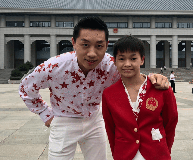 全红婵太可爱！镜头给足8秒特写，穿裙子成淑女，人气比朱婷还旺休闲区蓝鸢梦想 - Www.slyday.coM