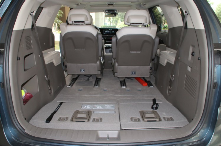 嘉华第三排座椅放倒状态