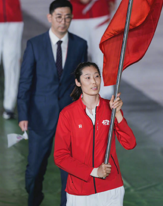 梦幻同框!朱婷全红婵身高差引热议,开幕式一细节:央视偏爱她们休闲区蓝鸢梦想 - Www.slyday.coM 梦幻同框!朱婷全红婵身高差引热议,开幕式一细节:央视偏爱她们休闲区蓝鸢梦想 - Www.slyday.coM