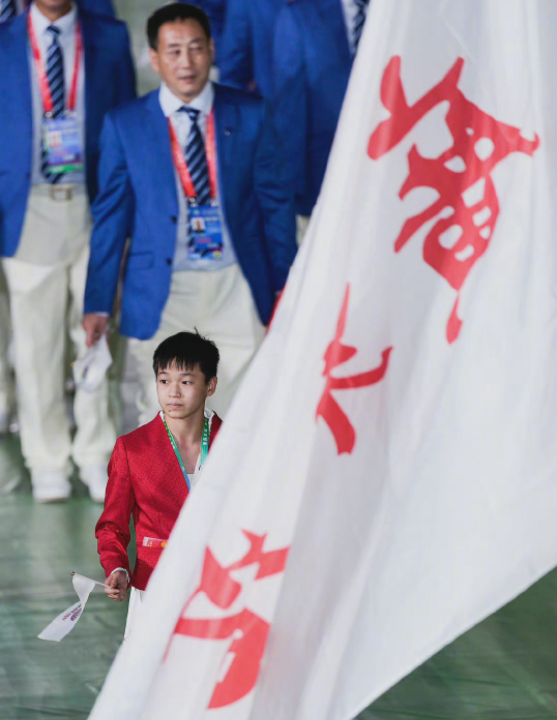 梦幻同框!朱婷全红婵身高差引热议,开幕式一细节:央视偏爱她们休闲区蓝鸢梦想 - Www.slyday.coM 梦幻同框!朱婷全红婵身高差引热议,开幕式一细节:央视偏爱她们休闲区蓝鸢梦想 - Www.slyday.coM