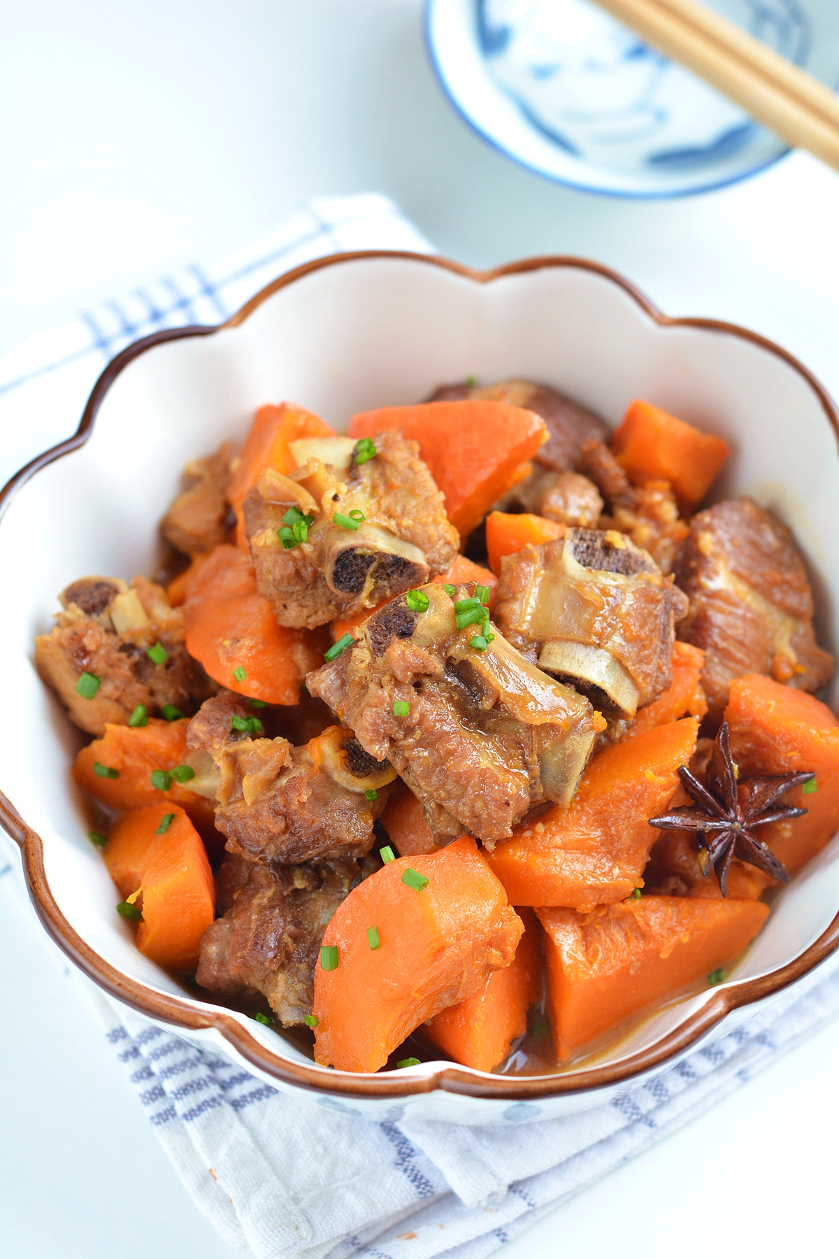 在家制作排骨南瓜好吃美味营养又健康