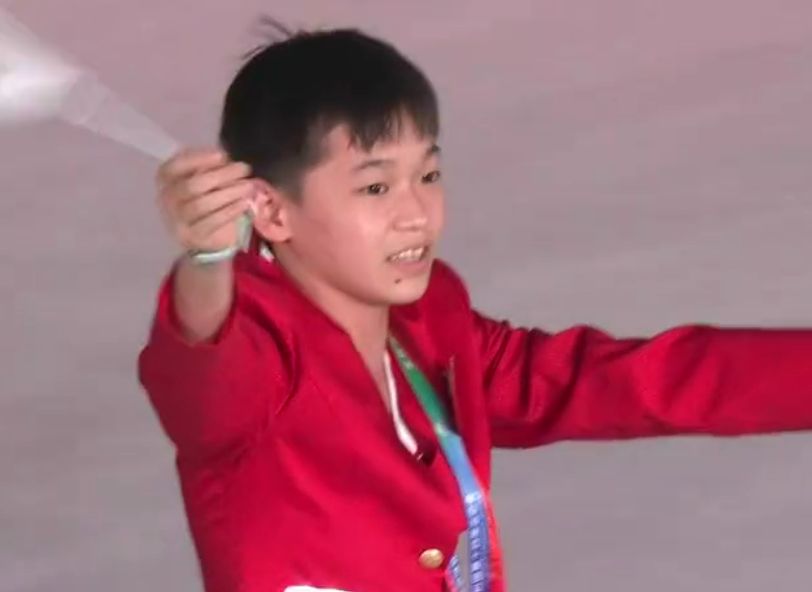 最萌身高差!1米43全红婵与1米98的朱婷“合照”,张家齐眼神亮了休闲区蓝鸢梦想 - Www.slyday.coM