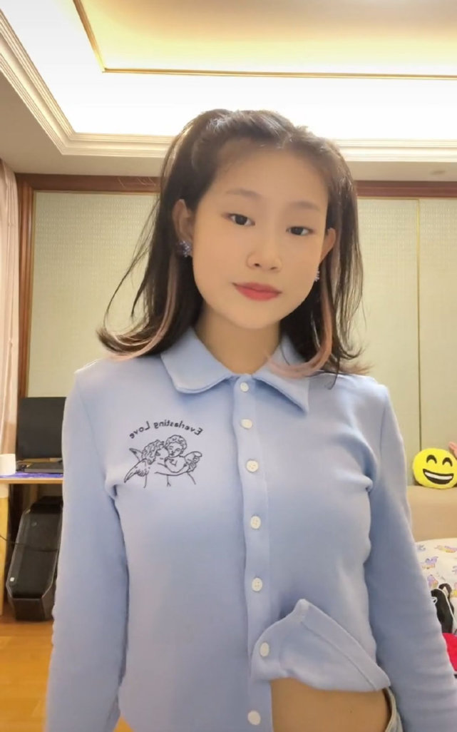 被吐槽丑的小沈阳女儿女大18变长相高级露蛮腰跳舞女团味满满