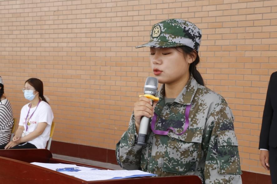 保定市科技中等专业学校举行2021级新生军训结营仪式暨开学典礼