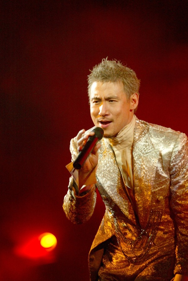 张学友唱歌只懂卖弄技巧?导演发文指责,姜涛被指感情更胜张学友