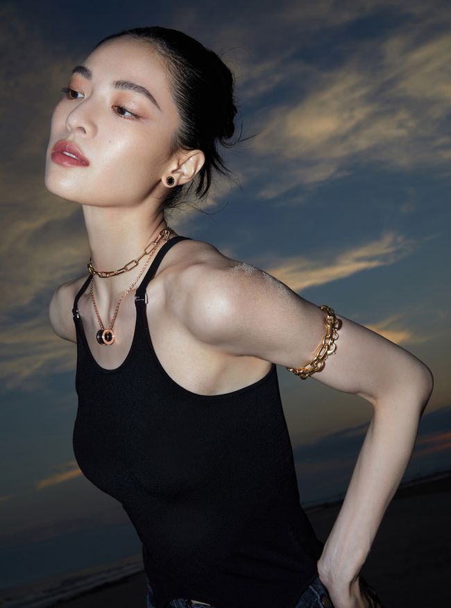 28岁钟楚曦,颜值美丽身材有料,越来越有成熟韵味了!__财经头条