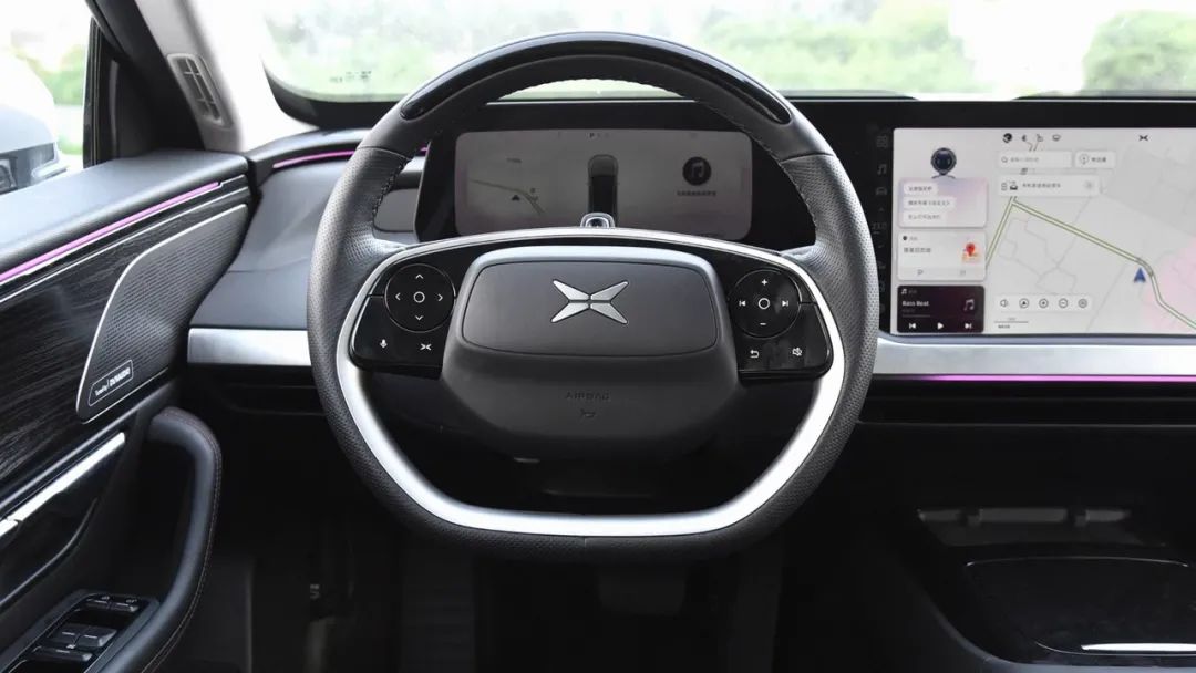 这是关于小鹏P5的一手试驾体验，手撕对手的底气够吗？休闲区蓝鸢梦想 - Www.slyday.coM