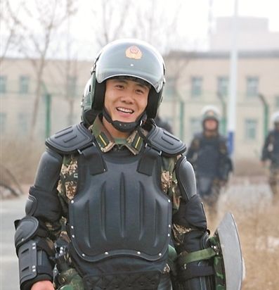 心怀军人梦,90后学霸拒绝清华参军入伍,舍身救友后被追记一等功休闲区蓝鸢梦想 - Www.slyday.coM