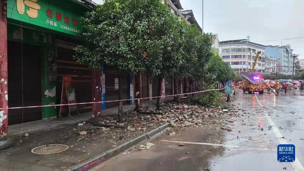 这是9月16日拍摄的地震发生后的泸县街道（手机图片）。新华社发