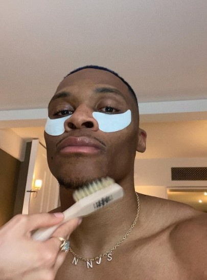 威少社媒晒照随便来点whynot主题的照片