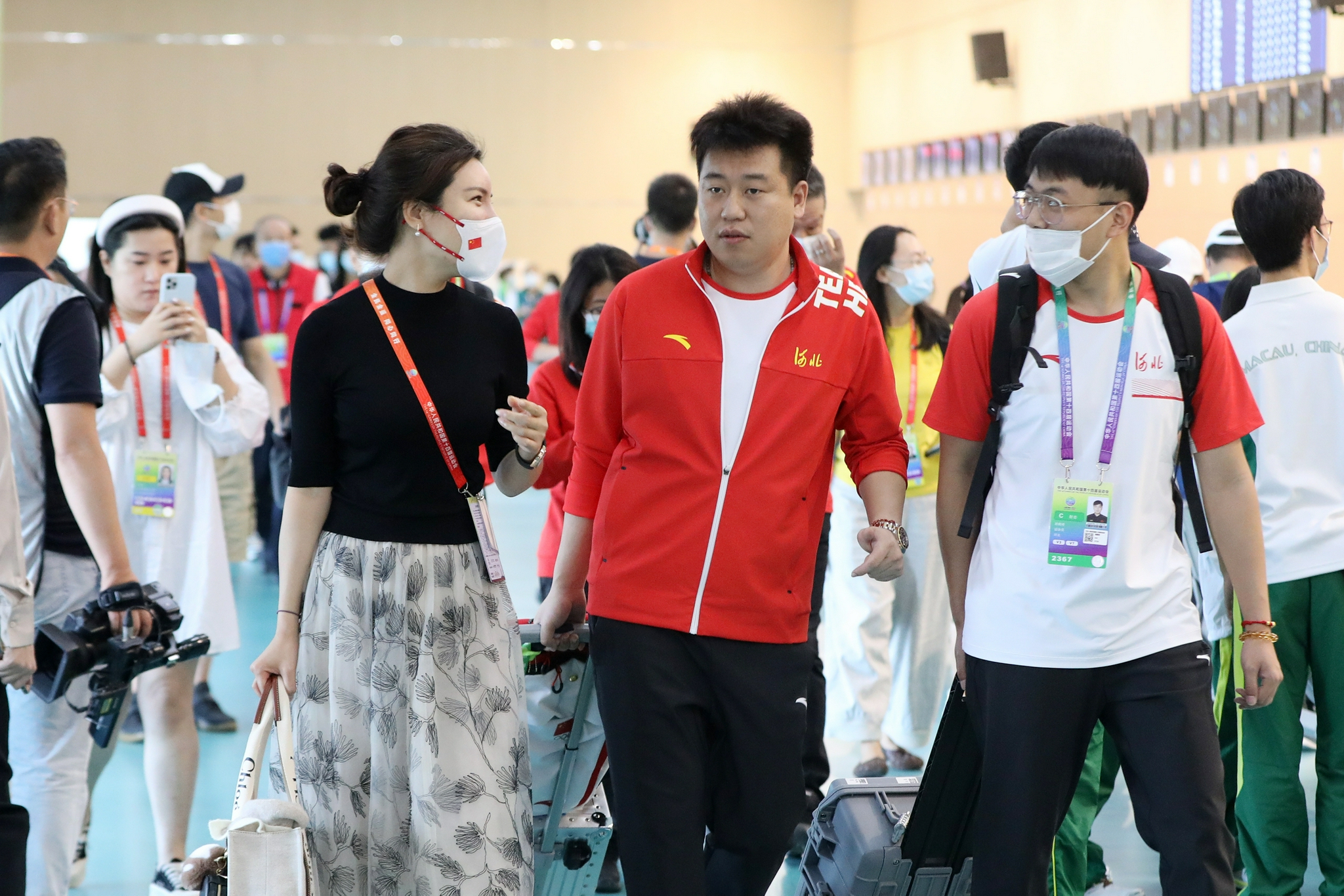 一人立于靶前,十数年如一日,庞伟打出了最后一颗子弹