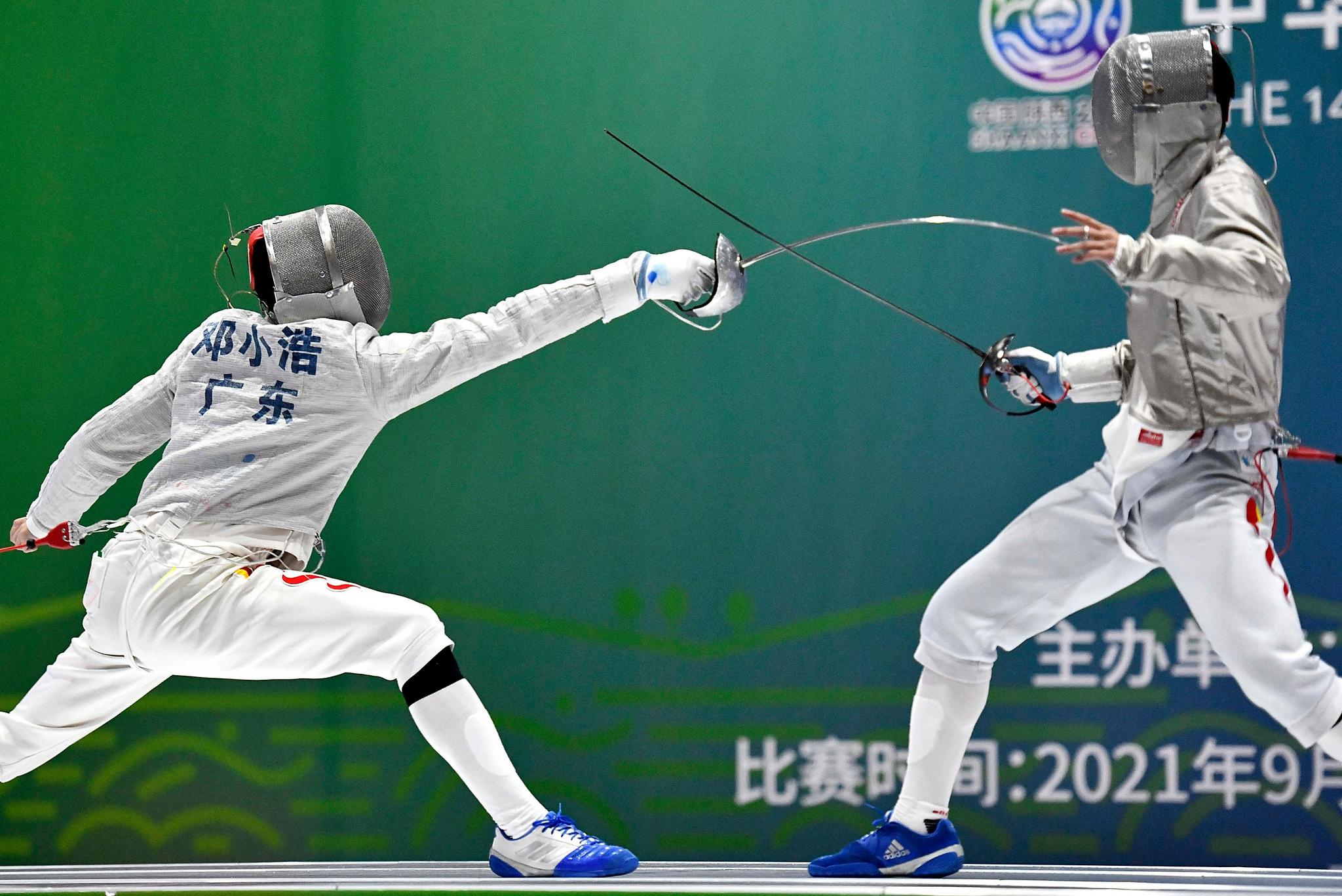 击剑——男子佩剑个人决赛:邓小浩夺冠