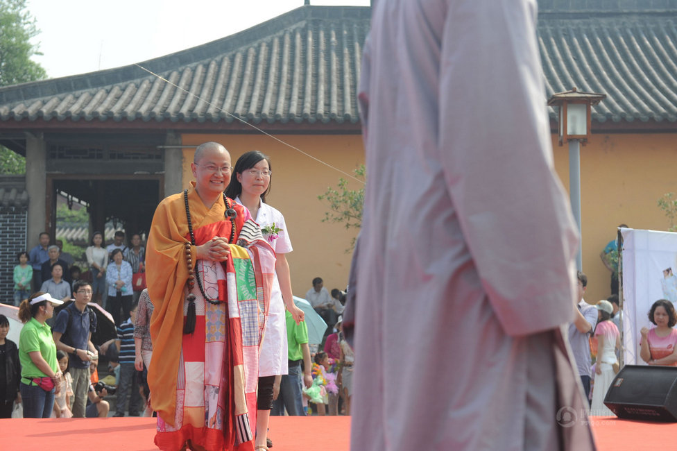 这锦旗比什么装修都豪横