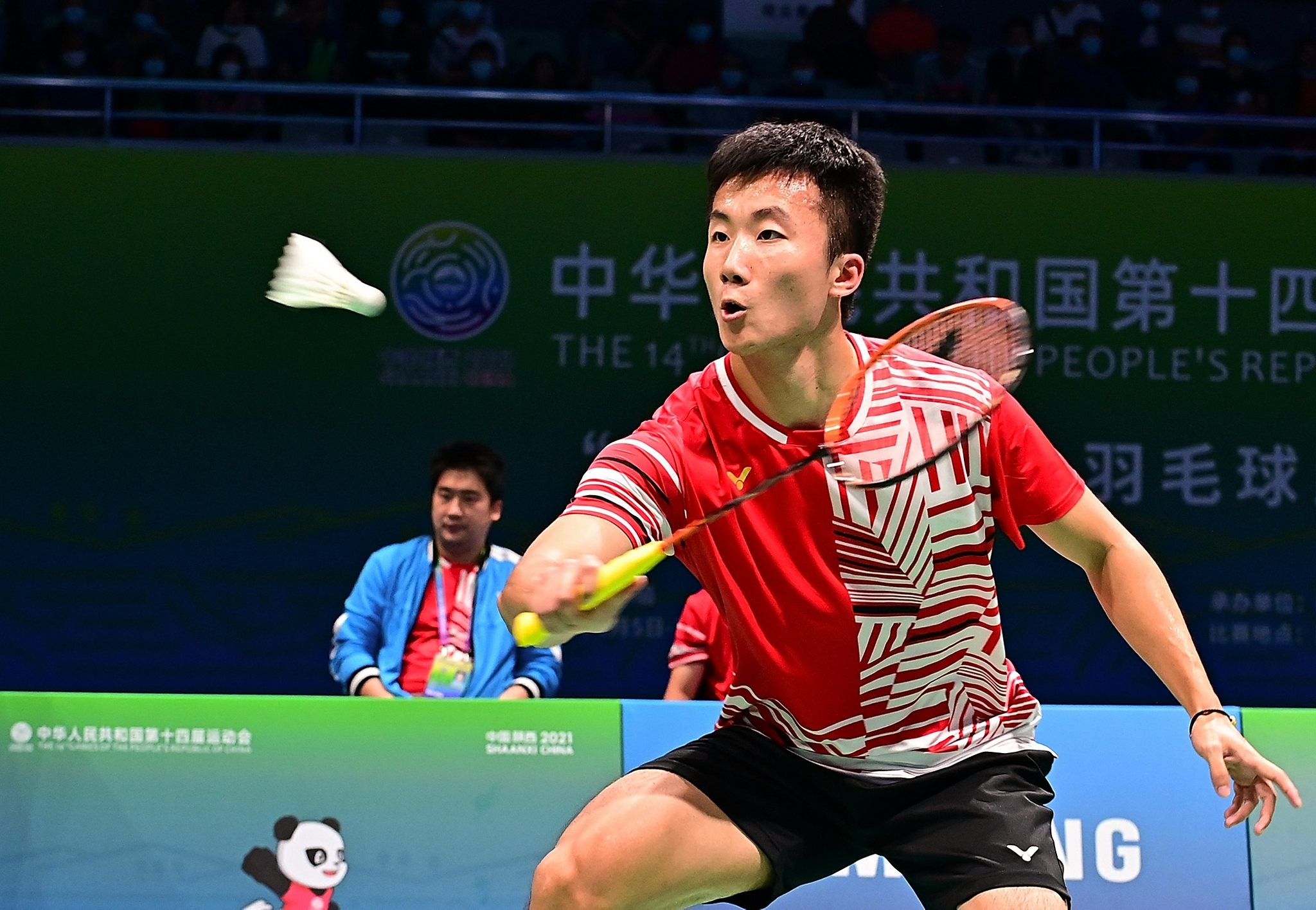 9月16日,湖北队选手孙飞翔在比赛中回球.新华社记者 侯昭康 摄