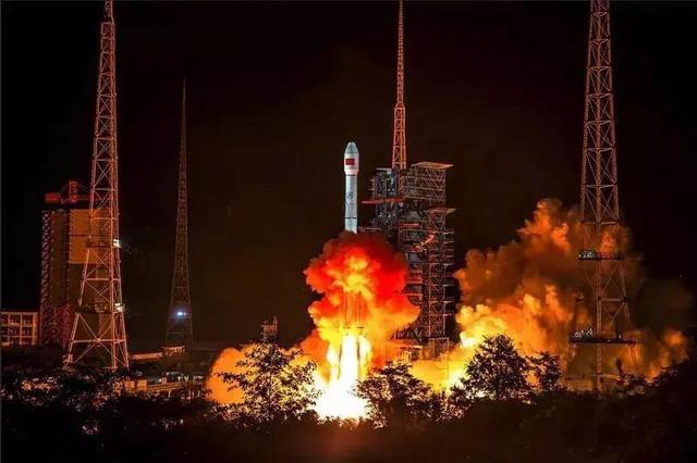 月城西昌与中秋晚会的完美契合！西昌原来你这么美！休闲区蓝鸢梦想 - Www.slyday.coM