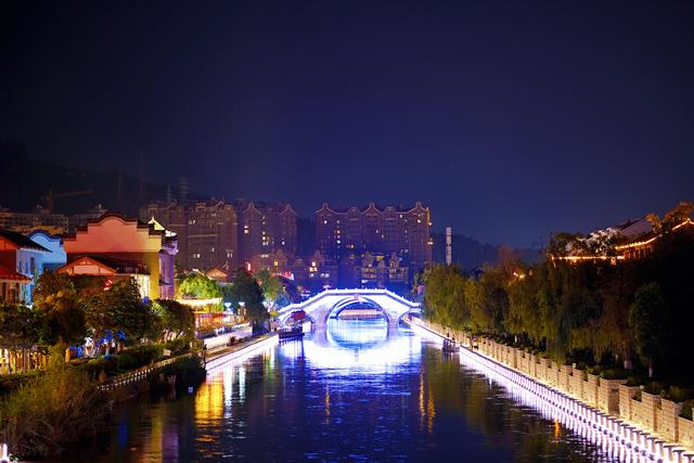 月城西昌与中秋晚会的完美契合！西昌原来你这么美！休闲区蓝鸢梦想 - Www.slyday.coM