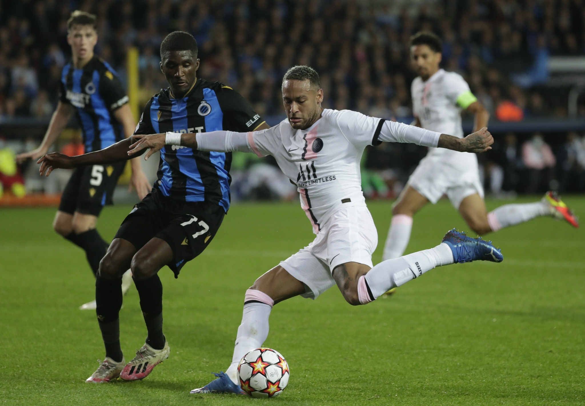 足球欧冠联赛巴黎圣日耳曼战平布鲁日