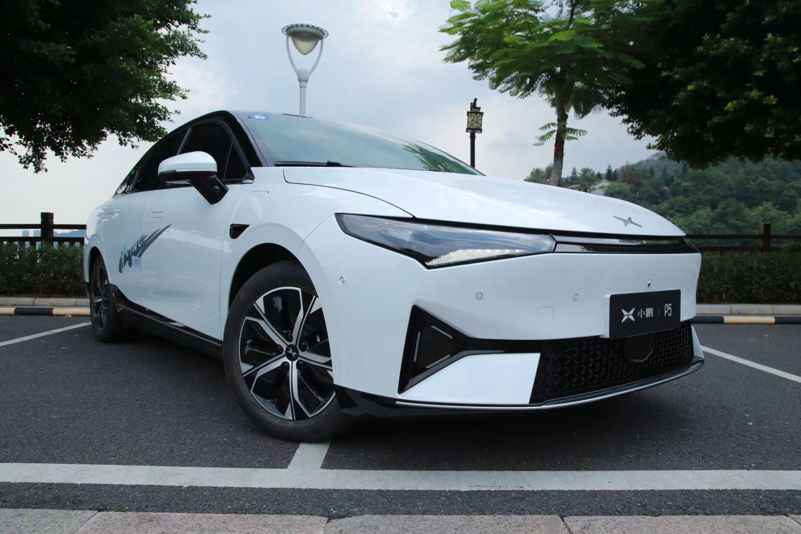 搭载双激光雷达,小鹏p5正式上市 补贴后售价15.79万元起