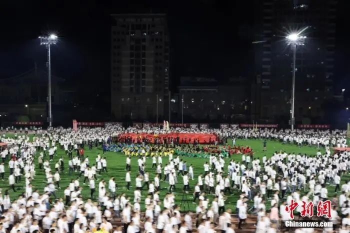 9月6日晚，北京市海淀区，北京大学举行“开学第一跑”活动。中新社记者 蒋启明 摄