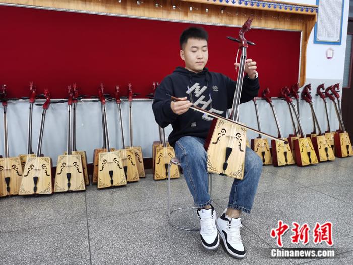【石榴花开 籽籽同心】95后汉族马头琴老师:我也能传承好传统文化