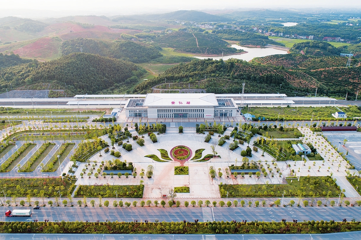 奋力谱写安仁高质量发展新篇章