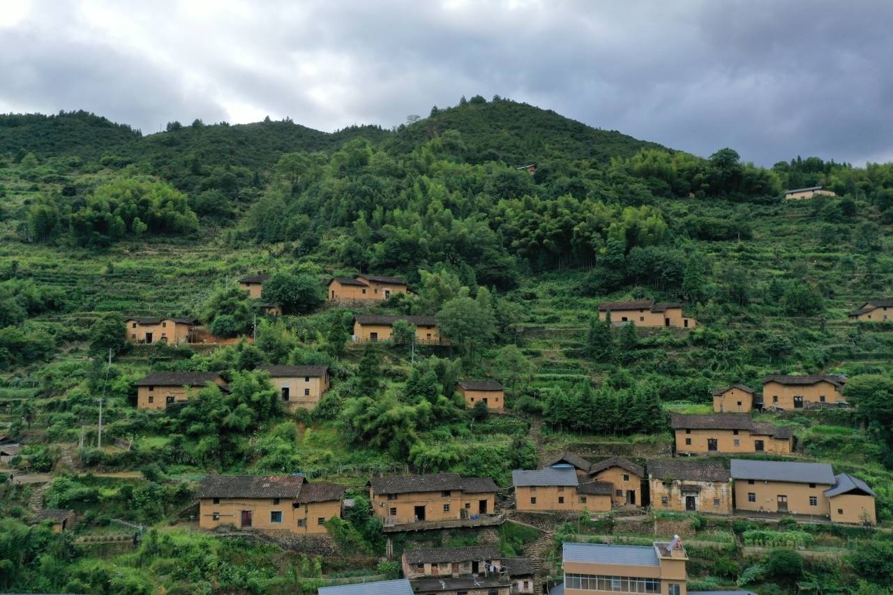 江山在全国率先推行夯土房标准地开发机制