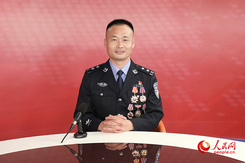 南平市公安局太平派出所所长朱华弟做客人民网福建演播室.