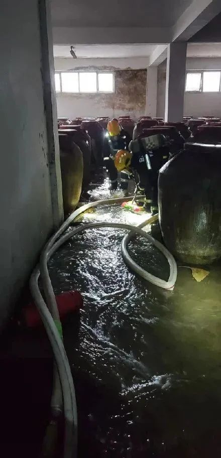 3死88伤！泸州地震致200余吨白酒泄漏！休闲区蓝鸢梦想 - Www.slyday.coM