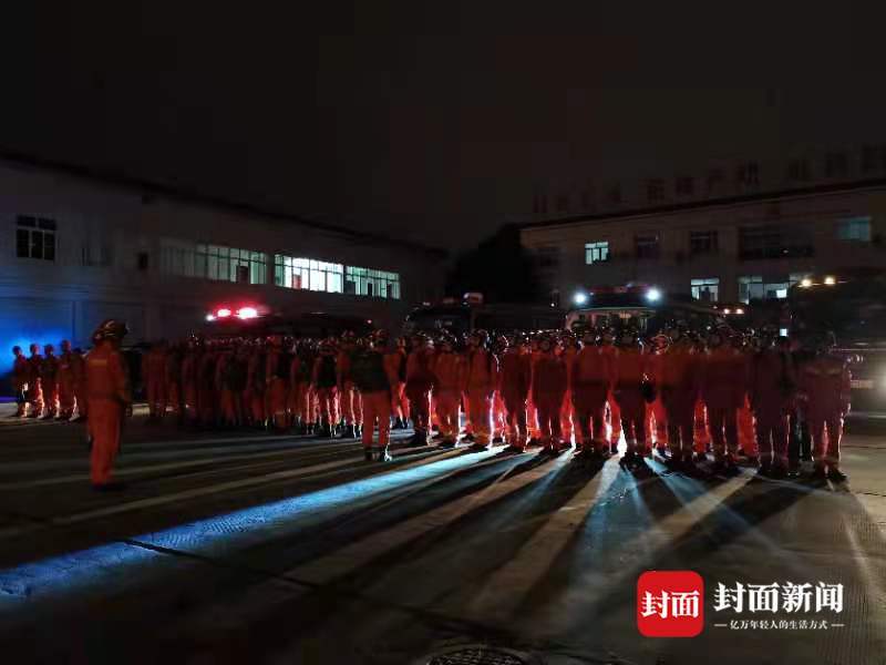 星夜驰援！泸县发生6.0级地震 四川森林消防紧急出动休闲区蓝鸢梦想 - Www.slyday.coM