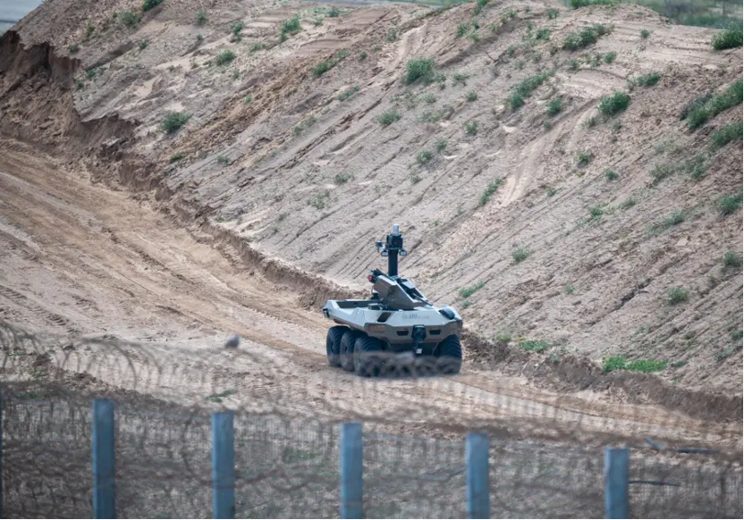 以色列军工企业推出无人装甲车：能巡逻、收集情报、开火