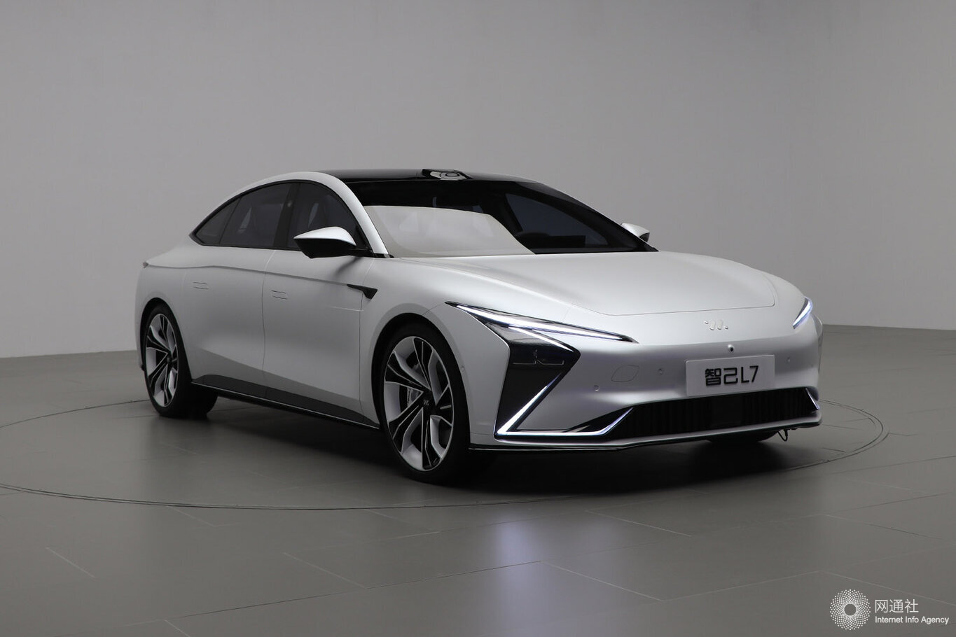 2025年前实现碳达峰上汽新能源汽车规划发布