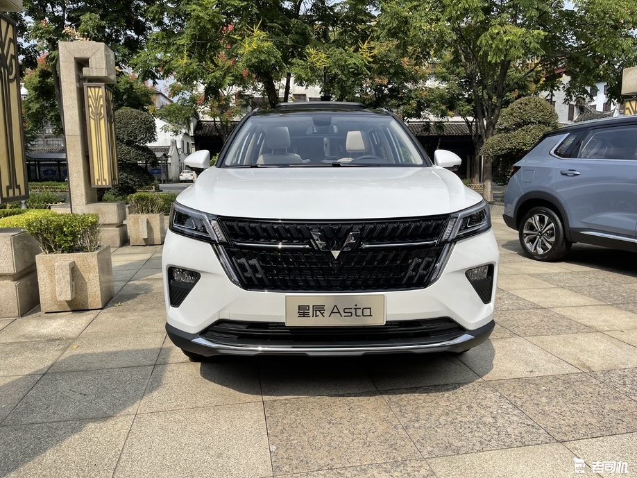 五菱首款银标suv 星辰asta售6.98万起